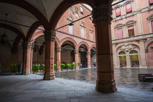 Dziedziniec Palazzo Comunale w Bolonii. Włochy — Zdjęcie stockowe