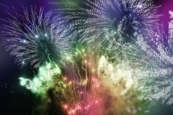Brillanti fuochi d'artificio multicolore scintillanti — Foto Stock
