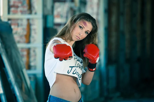 Mulher de boxe — Fotografia de Stock