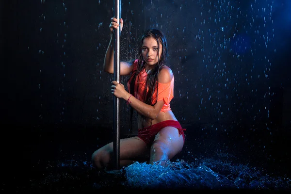 Junge sexy Frau. Wasseratelier — Stockfoto