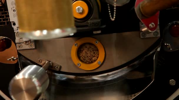 Roasting coffee beans on a large frying pan — Stock Video