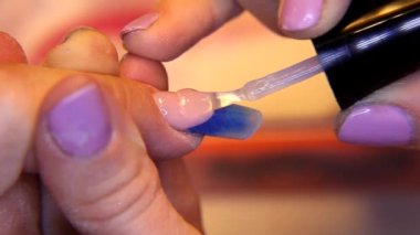 Güzellik salonları, yandan güzel tırnaklar manikür