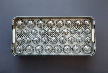 Bacağın eklemlerinin nakli için birçok parçayı kapat