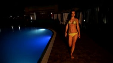 Kadın Resort'ta yüzme havuzunda bir dalış