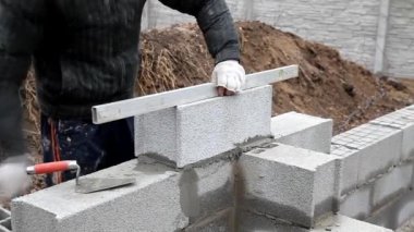 Çimento harçlı duvar inşa etmek