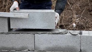 Çimento harçlı duvar inşa etmek