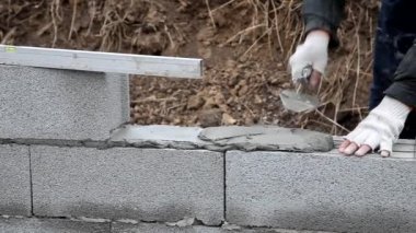 Çimento harçlı duvar inşa etmek