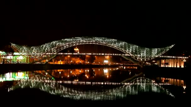 Brug van vrede. Tbilisi, Georgië — Stockvideo