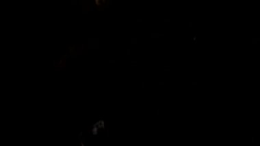 Siyah arkaplanda beyaz duman