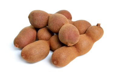 Olgun demirhindi meyvesi beyaz arkaplanda izole