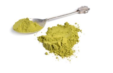 Matcha, geleneksel olarak Doğu Asya 'da tüketilen özel yetiştirilmiş ve işlenmiş yeşil çay yapraklarından oluşan ince bir toprak tozu. Toz izole edildi