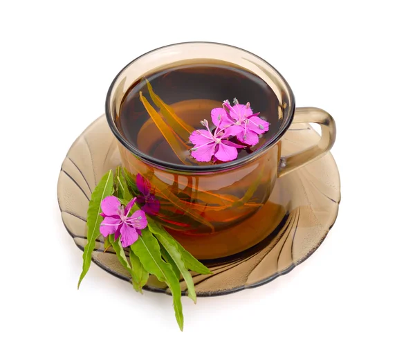 Τσάι με willowherb rosebay σε ποτήρι. — Φωτογραφία Αρχείου