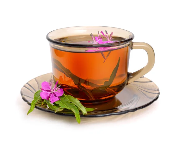 Τσάι με willowherb rosebay σε ποτήρι. — Φωτογραφία Αρχείου