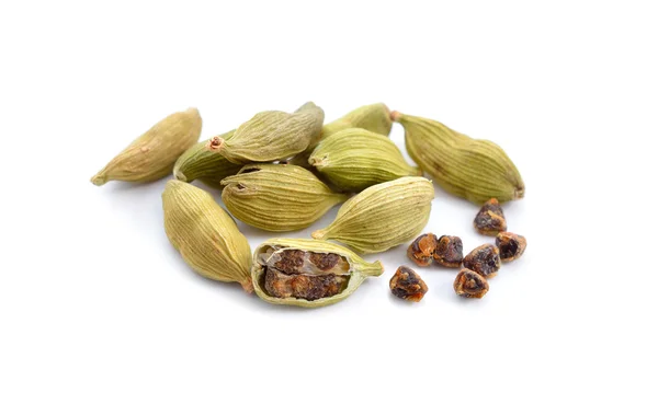 Cialde di cardamomo isolate . — Foto Stock