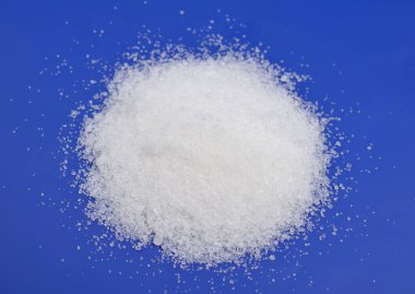 Amonyum sülfat veya amonyum sülfat.