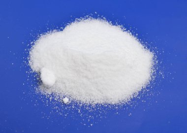 Borax (ayrıca sodyum borat, tincal ve tincar olarak da bilinir), Na2H20B4O17 kimyasal formülü ile bir tuz, susuz veya susuz sodyum borattır.