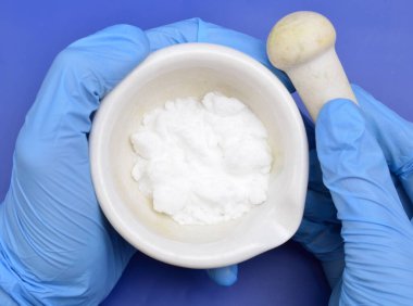 Potasyum persülfat formülü K2S2O8 olan inorganik bileşiktir. Potasyum peroksidisülfat olarak da bilinir.