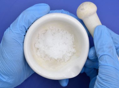 Mindererus 'un ruhu olarak da bilinen amonyum asetat.