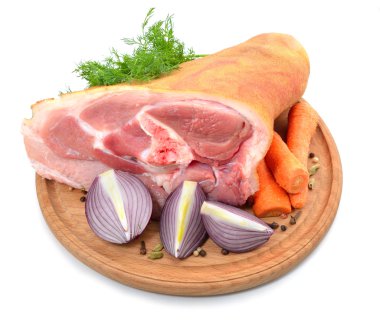 Ham Eisbein ya da jambon hapiste veya Schweinshaxe weg ile yuvarlak tahta üzerinde