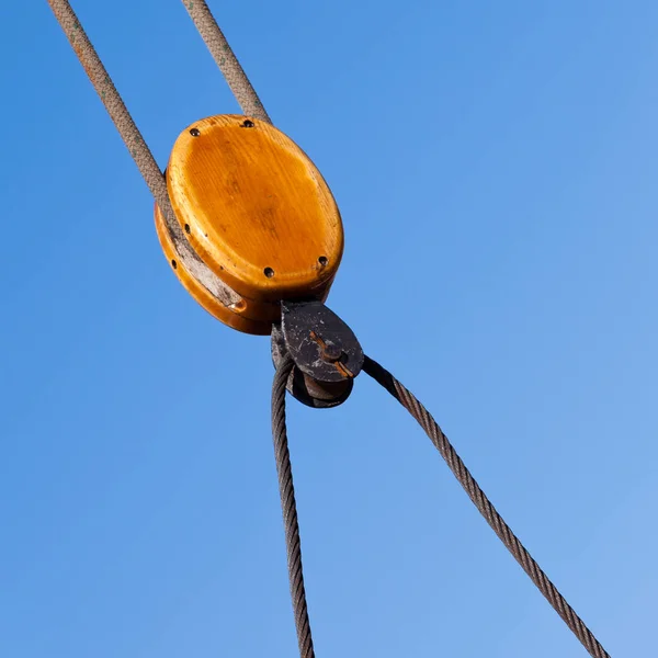 Prachtige Houten Kabel Pulley Tuigage Detail Van Traditionele Zeilschip Jacht — Stockfoto