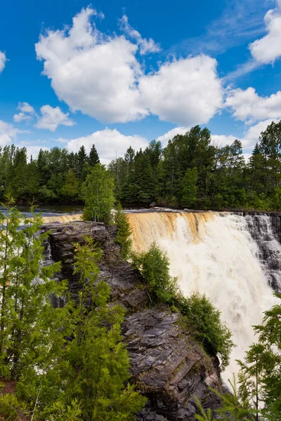 卡卡比卡瀑布 Kakabeka Falls 加拿大安大略省Thunder Bay附近巨大的瀑布旅游胜地 — 图库照片