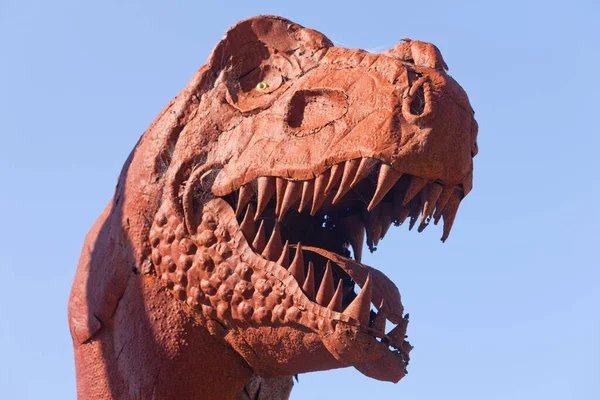 Tyrannus Saurus Rex 공룡녹슨 모형날카로운 이빨로 위험해 보이는 — 스톡 사진