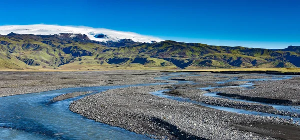 Myrdalsjokull冰川冰原冰帽广阔的绿色广阔的全景山脉景观Skogar附近的双峰 — 图库照片