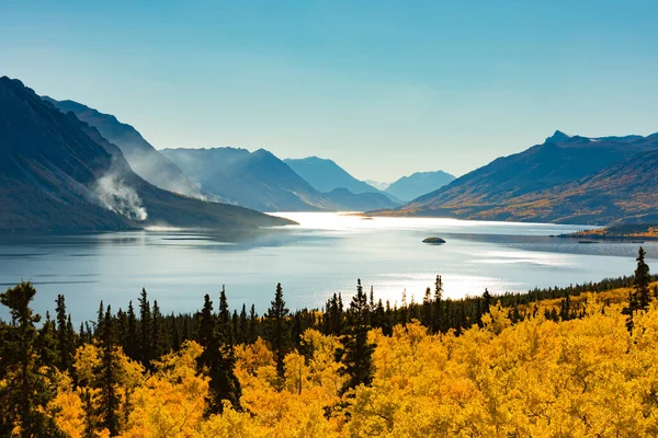 Brazo Ventoso Del Lago Tagish Cerca Carcross Territorio Del Yukón —  Fotos de Stock