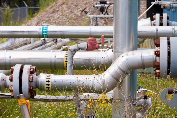 Rohrleitungssystem im Freien in der Sonne — Stockfoto