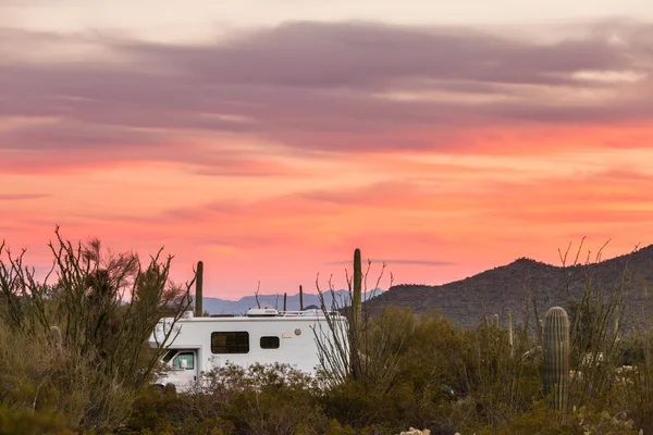 RV κάμπινγκ στην έρημο χώρος κατασκήνωσης Sonoran — Φωτογραφία Αρχείου