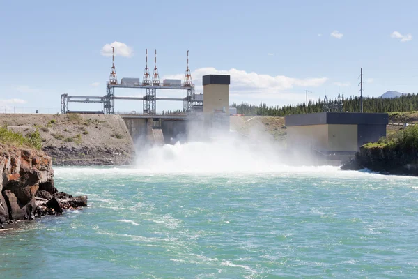 Weißpferd-Wasserkraftdamm verschüttet Yukon Kanada Stockfoto