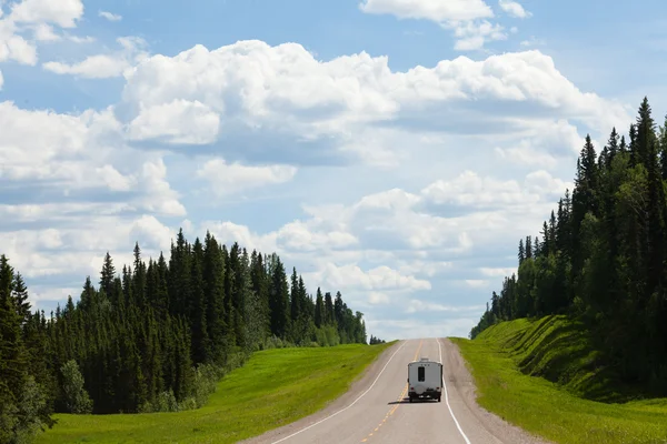 RV-drives Alcan Zuid-Fort Nelson Bc Canada Rechtenvrije Stockfoto's