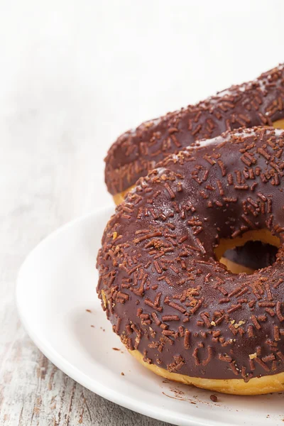 Donuts avec glaçage au chocolat — Photo