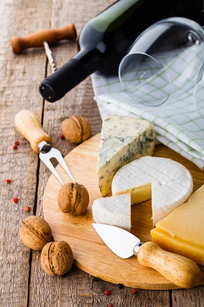 Cheese and wine — Stock Photo, Image