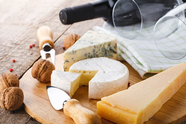 Cheese and wine — Stock Photo, Image