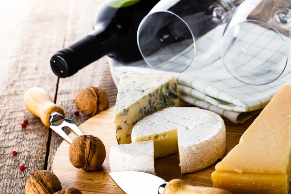 Cheese and wine — Stock Photo, Image