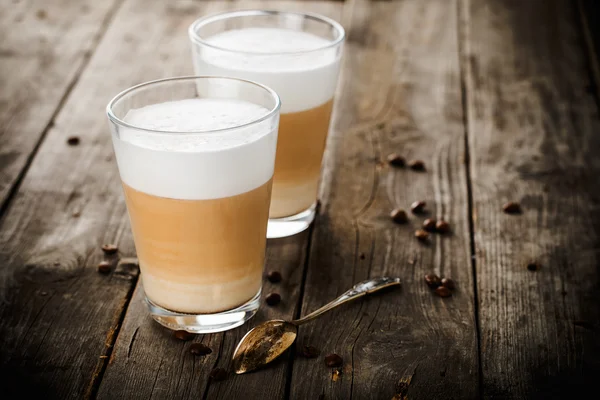 Dos vasos de café con leche —  Fotos de Stock
