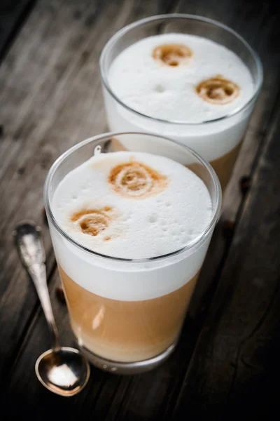 Dvě sklenice na latte — Stock fotografie