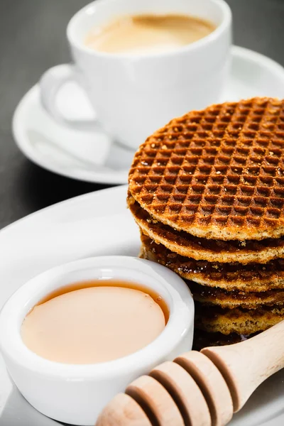 Honey waffles and coffee on ceramic background — Stock Photo, Image