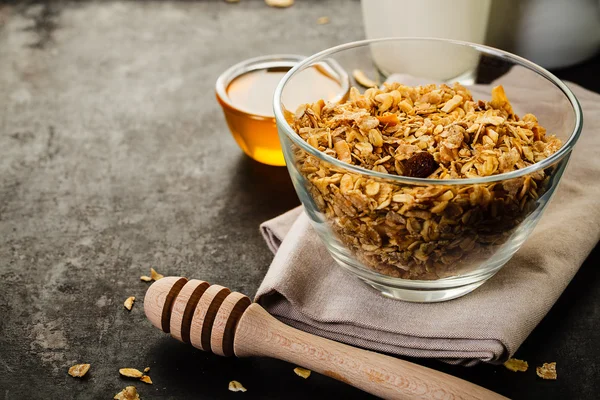 Honing wafels en koffie op keramische achtergrond — Stockfoto