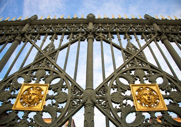 Detalhe do portão do Palácio Real — Fotografia de Stock