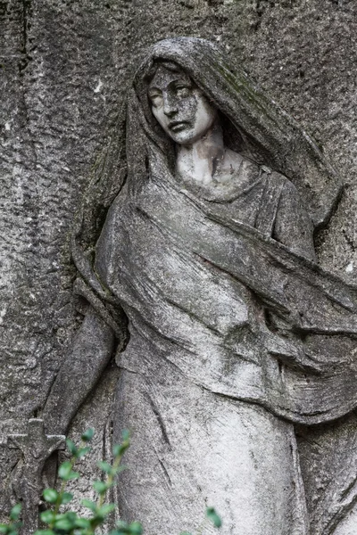 Vecchia statua del cimitero — Foto Stock