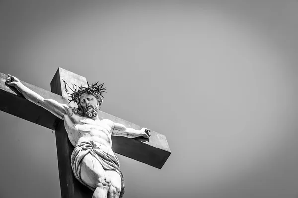Crucifix made of marble with blue sky in background. France, Provence Region. — Stock Photo, Image