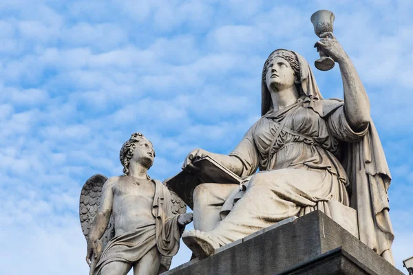 意大利都灵-一月 2016年 ︰ 信仰雕像 — 图库照片