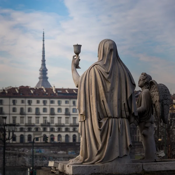Turijn, Italië - januari 2016: Geloof standbeeld — Stockfoto