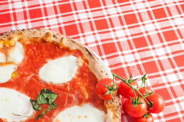 Pizza italiana real — Fotografia de Stock