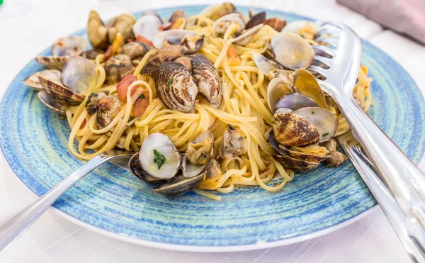 Real Spaghetti alle vongole in Naples, Italy — Stock Photo, Image