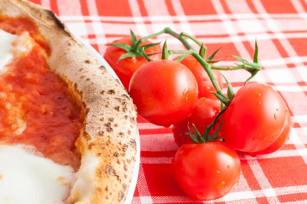 Echte italienische Pizza — Stockfoto