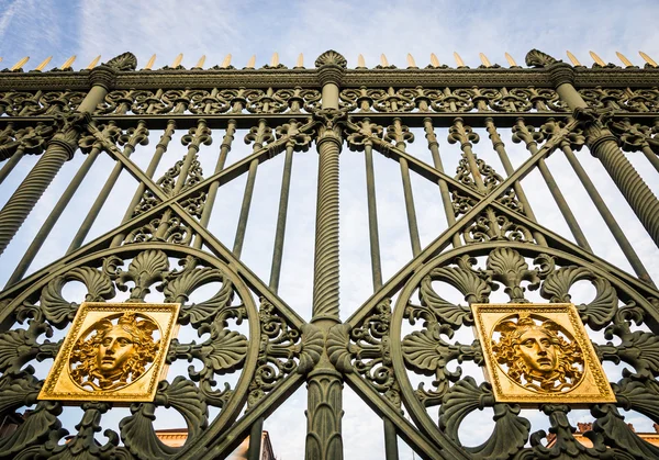 Detalhe do portão do Palácio Real — Fotografia de Stock