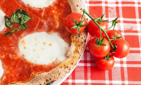 Echte italienische Pizza — Stockfoto